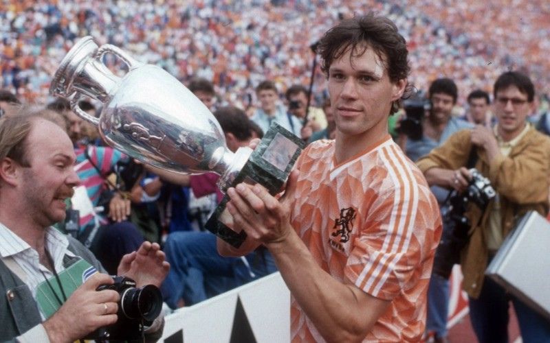 Marco Van Basten là tiền đạo huyền thoại của tuyển Hà Lan