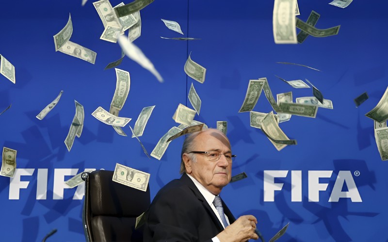 Chủ tịch Sepp Blatter bị dính vào vụ bê bối lịch sử của FIFA