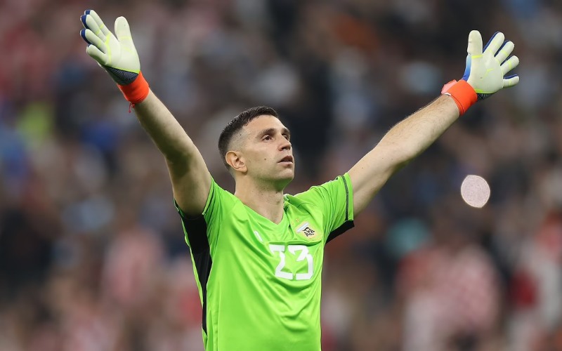 Emiliano Martinez tiếp tục gia hạn với Aston Villa đến 2029