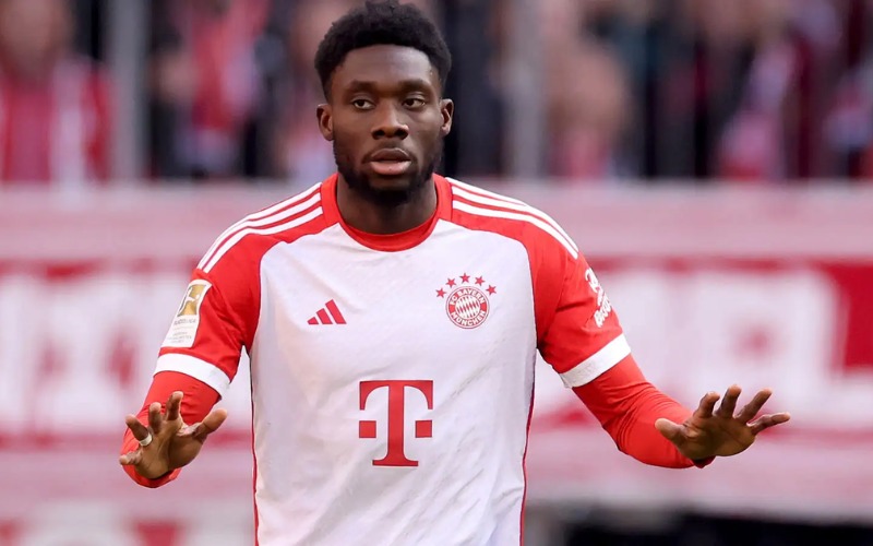 Alphonso Davies đã vào tầm ngắm của MU