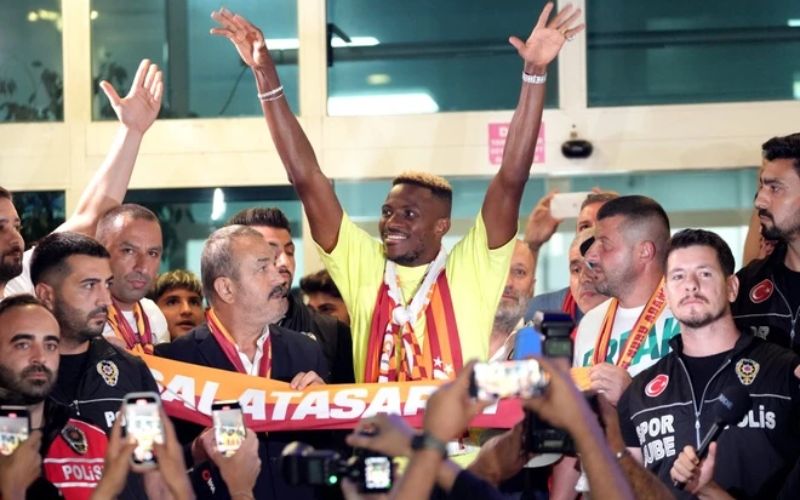 Osimhen gia nhập Galatasaray và sức hút từ người hâm mộ