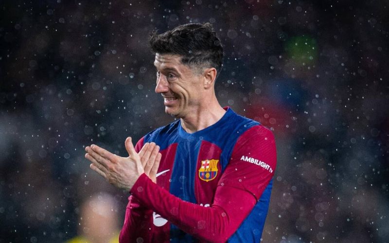 Robert Lewandowski báo tin xấu cho Barcelona