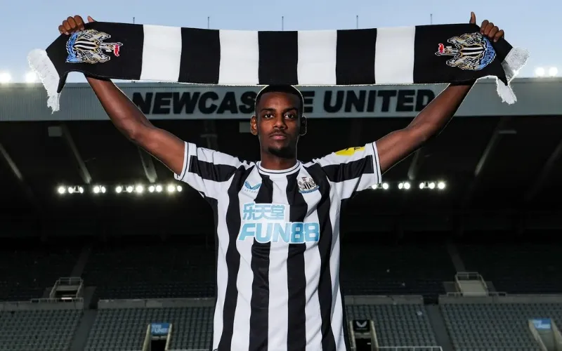 Isak ngỏ ý ra đi, từ chối gia hạn hợp đồng với Newcastle 