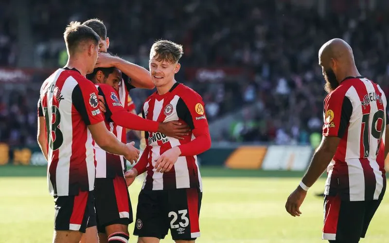 Brentford vất vả giành vé đi tiếp tại League Cup