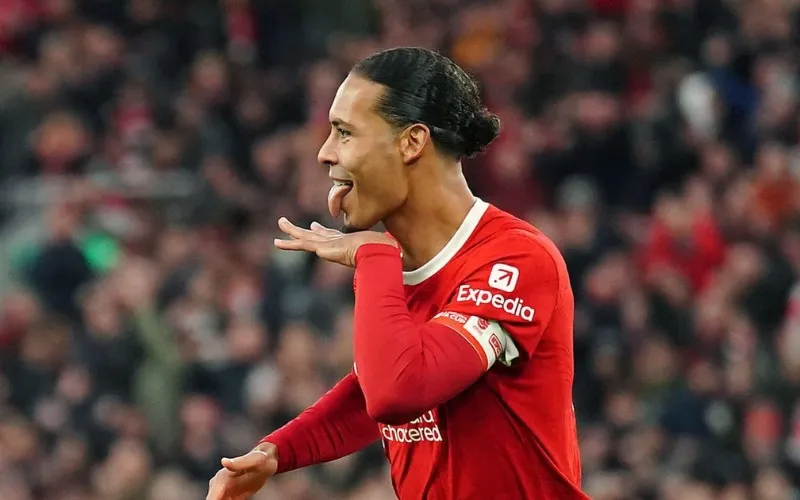 Liverpool đang đàm phán hợp đồng gia hạn với Van Dijk