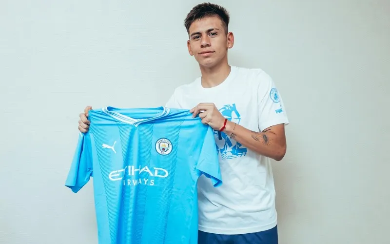 Man City từ chối lời mời mượn Claudio Echeverri từ một số CLB