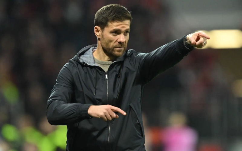 Xabi Alonso cũng được đề xuất ngồi vào ghế HLV của Quỷ đỏ