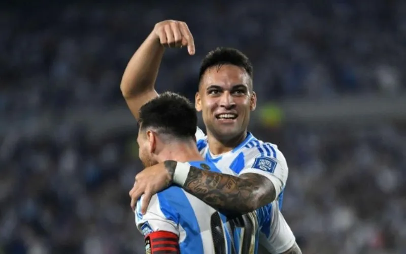 Messi ủng hộ Lautaro Martinez cạnh tranh Quả bóng Vàng 2024